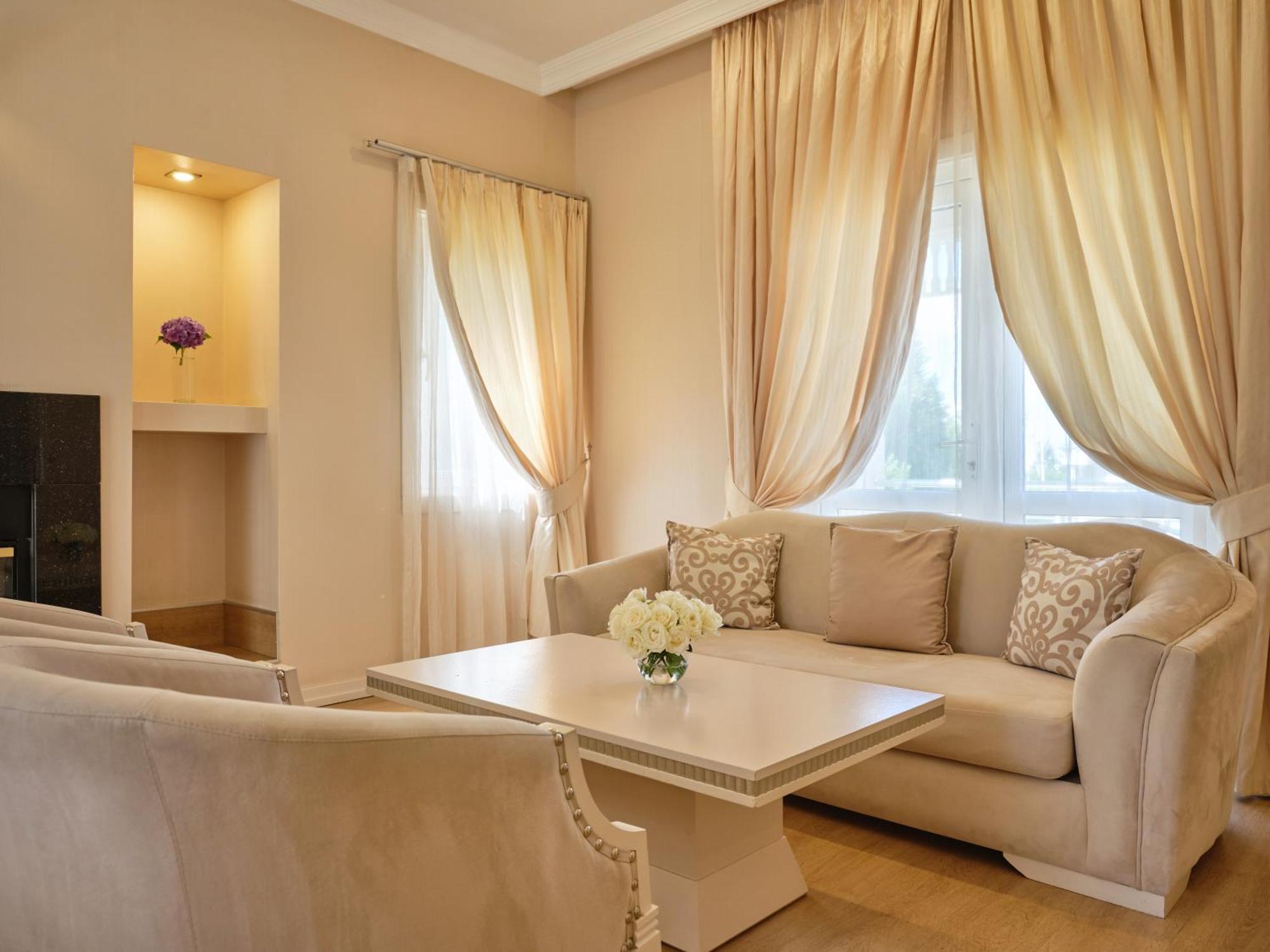 Qafqaz Riverside Hotel Qəbələ Exterior foto A living room